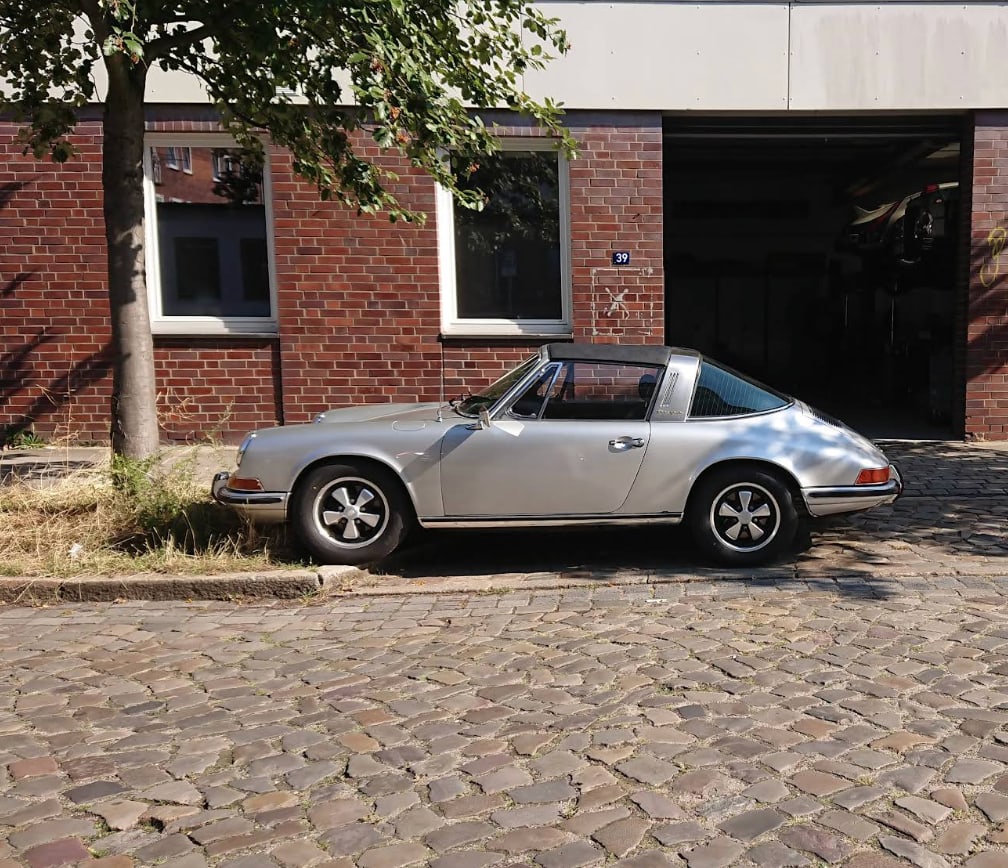 Klassiker vor der Werkstatt - AutoTec-Hamburg, Bramfelder Straße, Hamburg-Barmbek-Nord